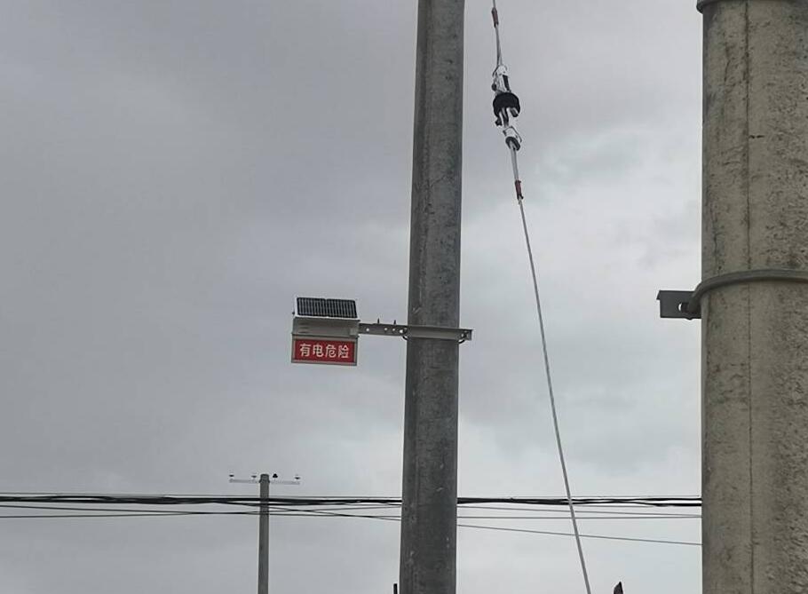 甘肅電力安裝防外破警示牌，為電力防護增添“保護傘”